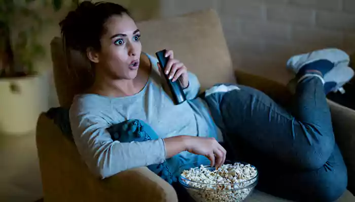 Pros & Cons of binge-watching you should know